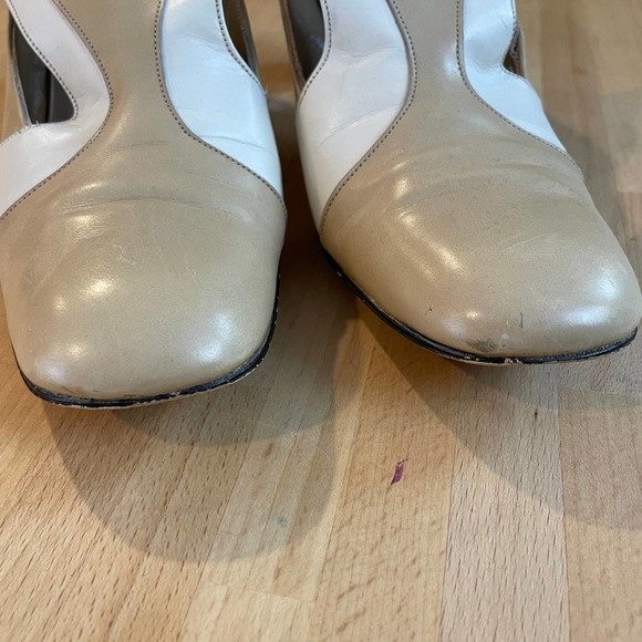 Vintage Two-Tone High-Vamp Pumps - Picture 4 of 12